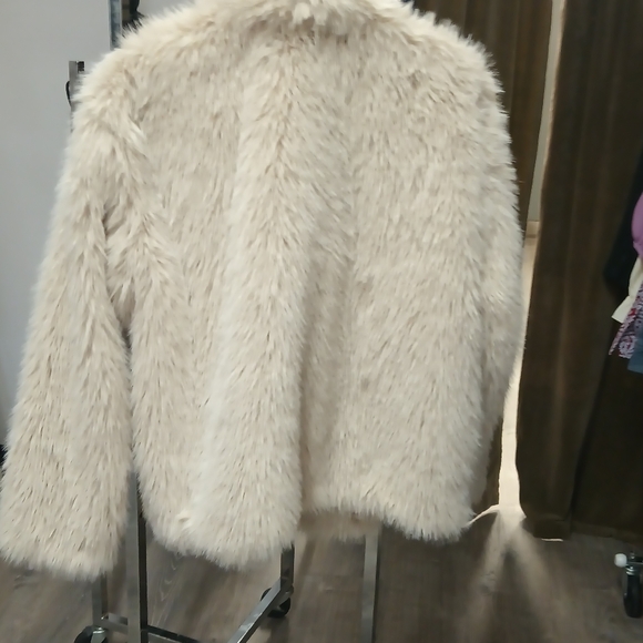 Simply Vera Wang Faux Fur - Picture 3 of 3